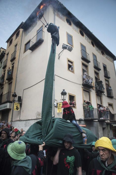 Berga estrena la Patum 2019 amb un passacarrers atapeït i calorós