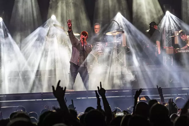 Lax'n'Busto omple a Manresa i demostra per què els vells rockers no moren mai