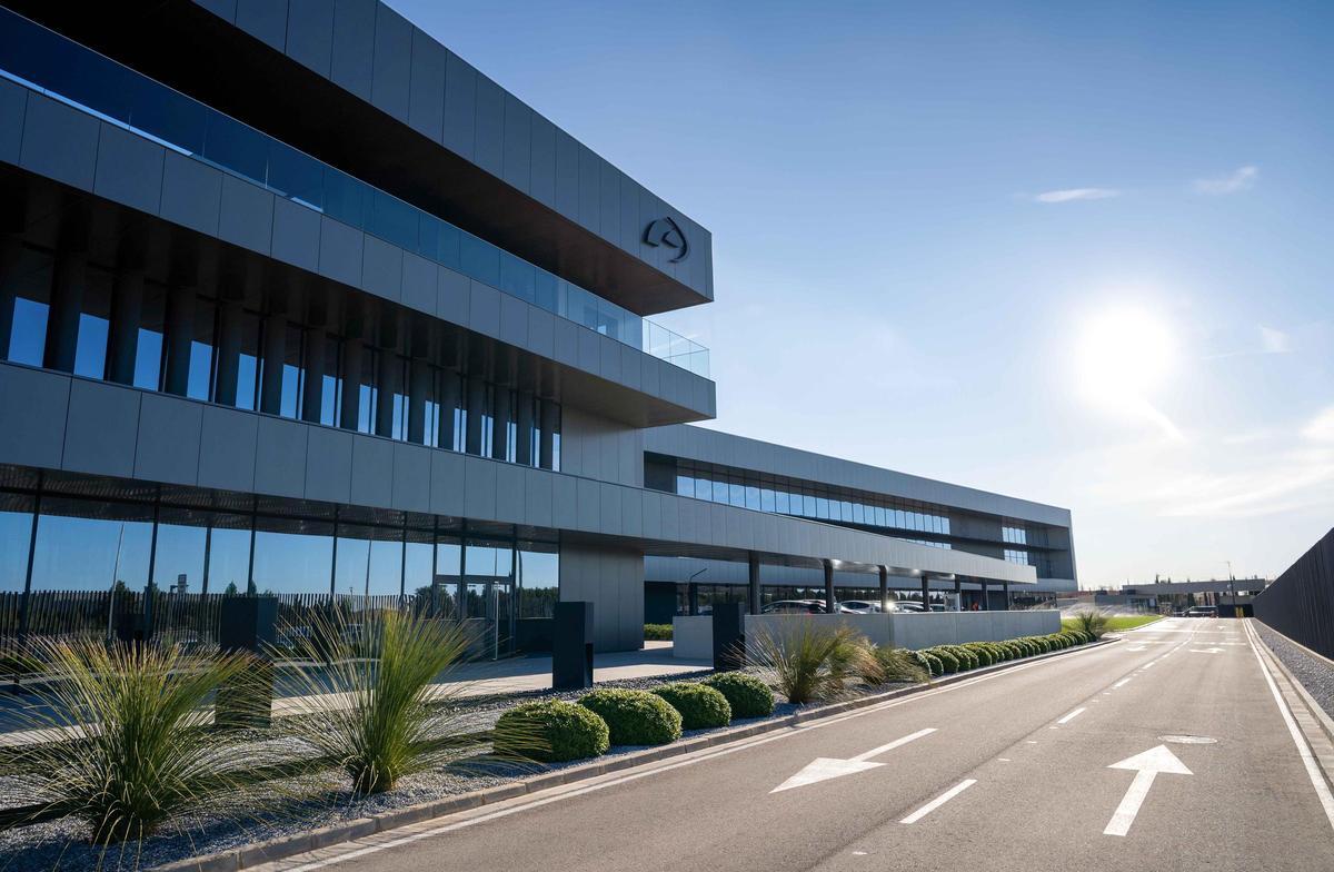 Façana del bloc tecnològic de Power Electronics