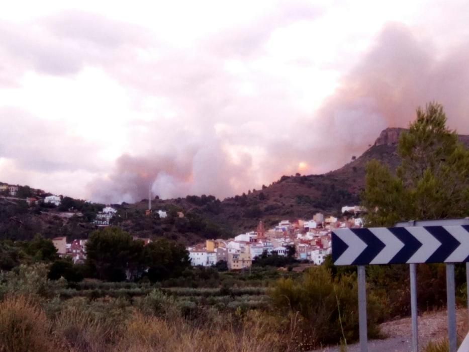 Un incendio amenaza la Calderona en Gátova