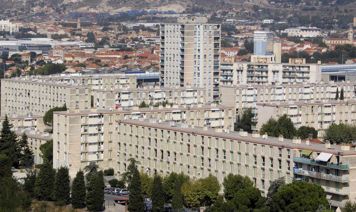 Bloques de edificios en el distrito norte de Marsella.