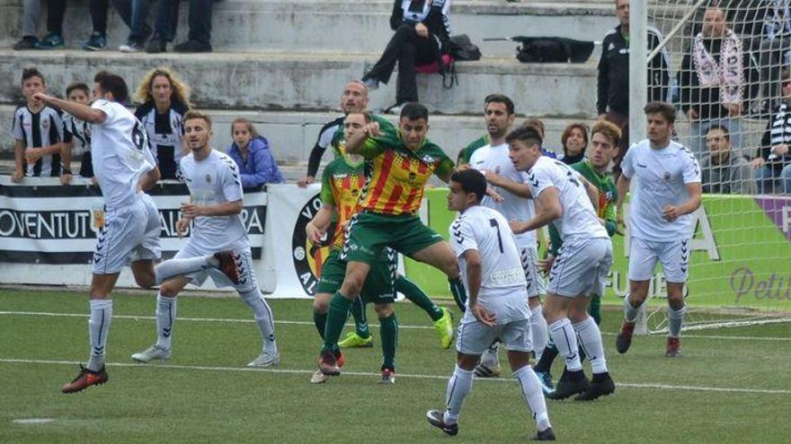 El Castellón perdona y recibe demasiado castigo perdiendo en Xàtiva (2-1)