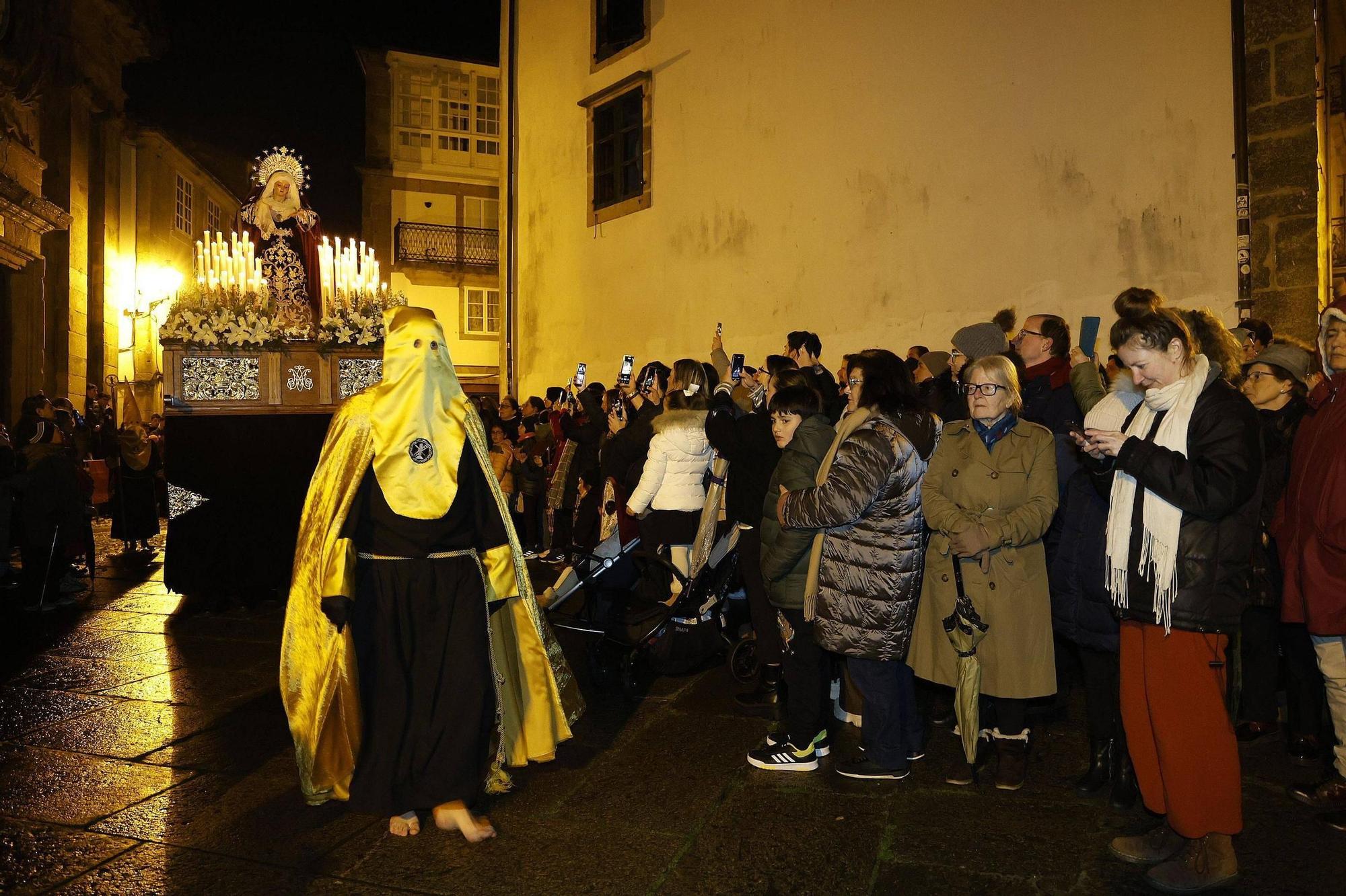 La procesión de Nuestra Señora de la Humildad venció a la lluvia este lunes