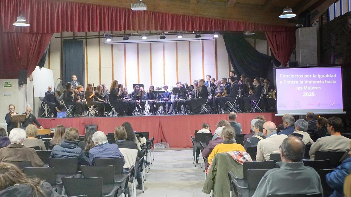 La Banda de Música de Zamora en su actuación en Alcañices dentro del ciclo 'Conciertos por la Igualdad y Contra la Violencia de Género'.