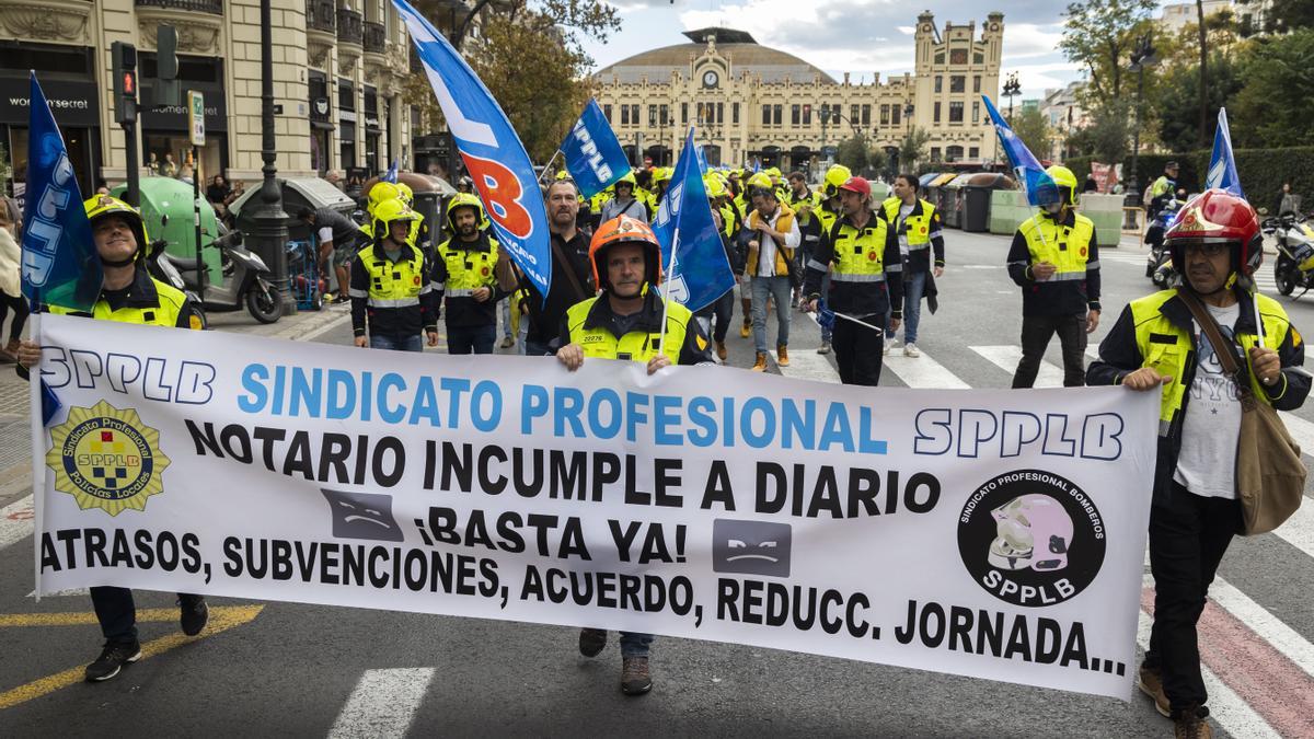 Valencia | Mejoras laborales en el cuerpo de bomberos de València