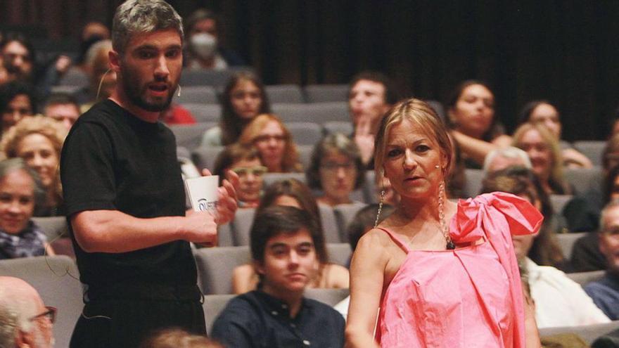 Chechu Salgado e Isabel Blanco presentaron la gala. |   // IÑAKI OSORIO