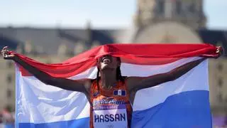 París corona a la fondista total: Sifan Hassan le birla el maratón a Tigst Assefa