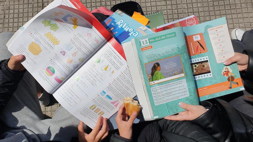 Cómo solicitar las ayudas para libros de texto y material escolar en Galicia para el curso 24/25