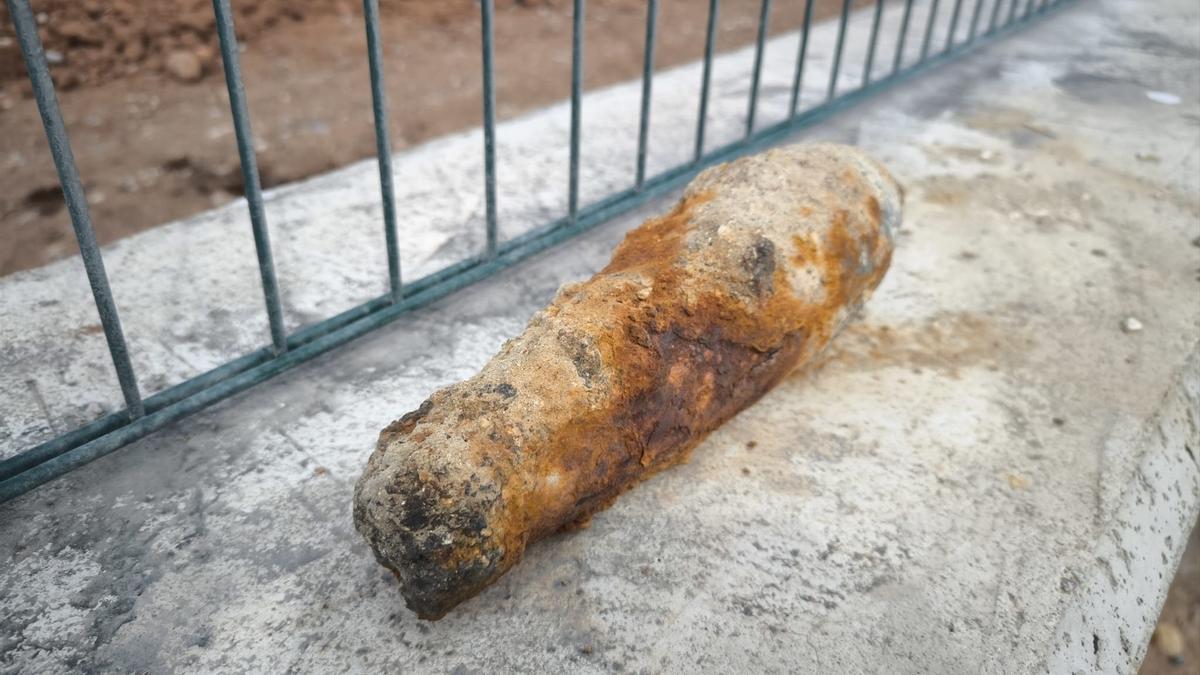 Obús encontrado en la playa de Almassora