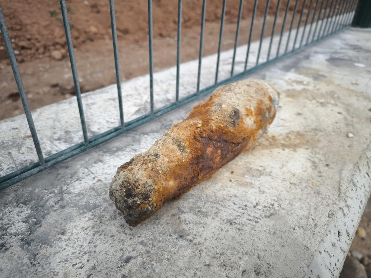 Obús encontrado en la playa de Almassora