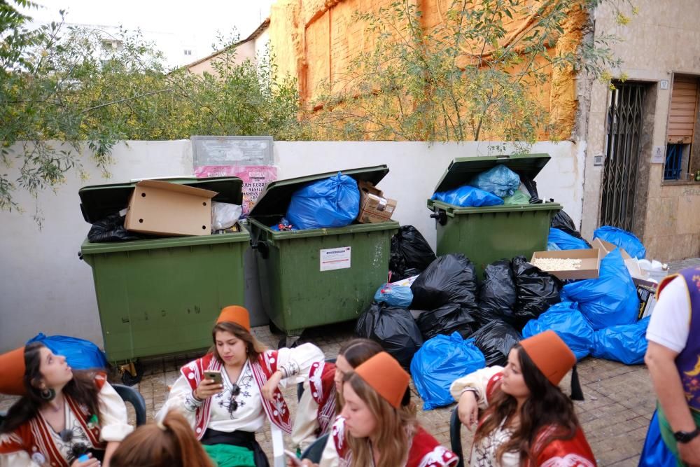 Miles de devotos festeros acompañaron al santo anacoreta en la sobria y tradicional Procesión