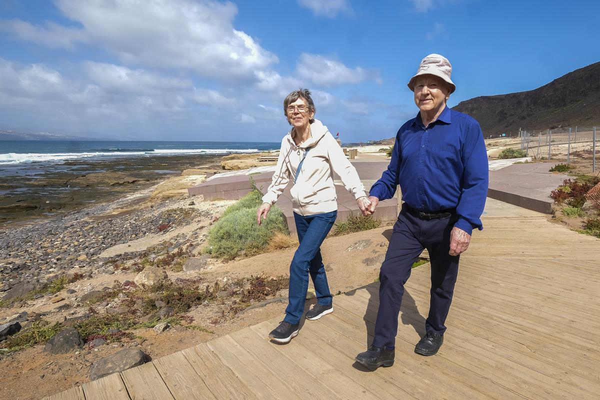 Los suizos Anita y Gôran Holmlund durante su paseo.