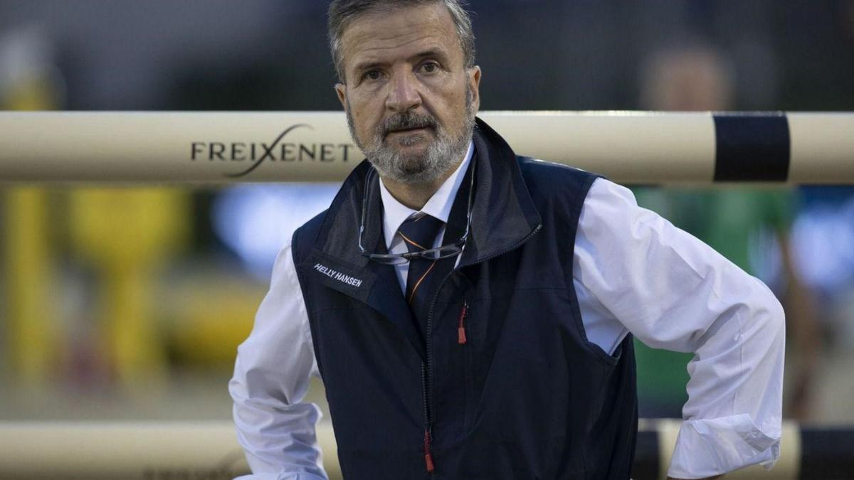 Santiago Varela, jefe de pista del Concurso de Saltos Internacional de Gijón. | LNE