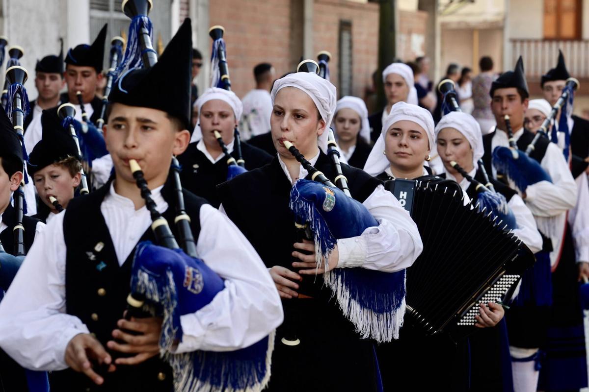 Un desfile y celebraciones para "enmarcar" en Olloniego, que despide las fiestas de San Antonio