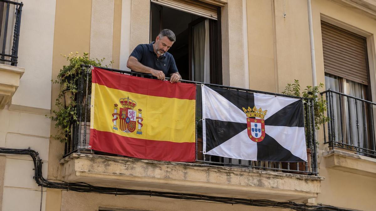Poner estos elementos en el balcón puede acabar en multas