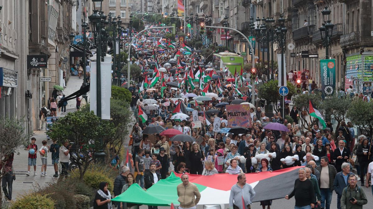 Miles de personas secundaron la manifestación de este miércoles en Vigo.