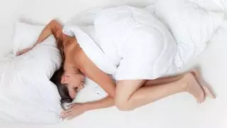 El sencillo truco para dormir cuando hace calor sin encender el aire acondicionado: es infalible