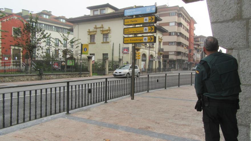 Un muerto y dos heridos en el atraco a un banco en Cangas de Onís