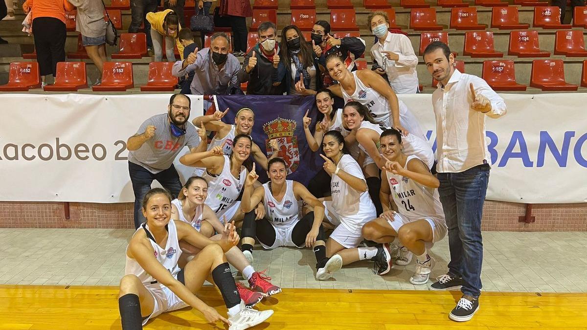 El Milar Córdoba BF celebra la victoria conquistada en la pista del Cortegada.