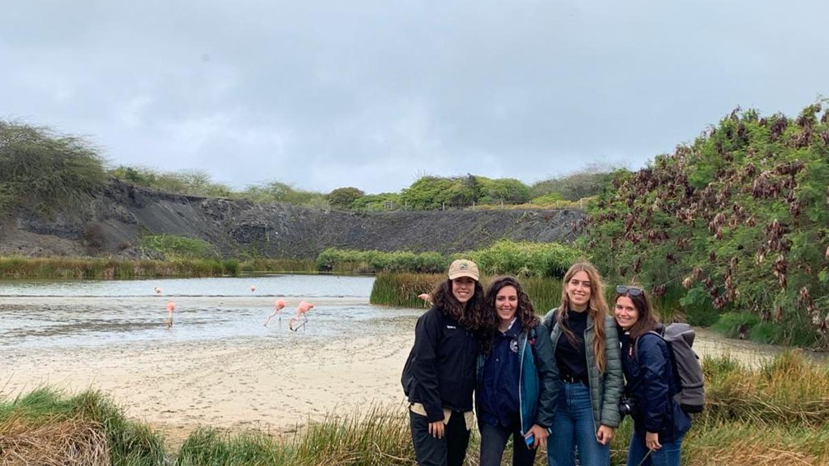 Estefanía, Marina, Yaiza y Ana, las cuatro estudiantes de la UMA que han sobrevivido al hundimiento de una lancha de cabotaje en las Islas Galápagos
