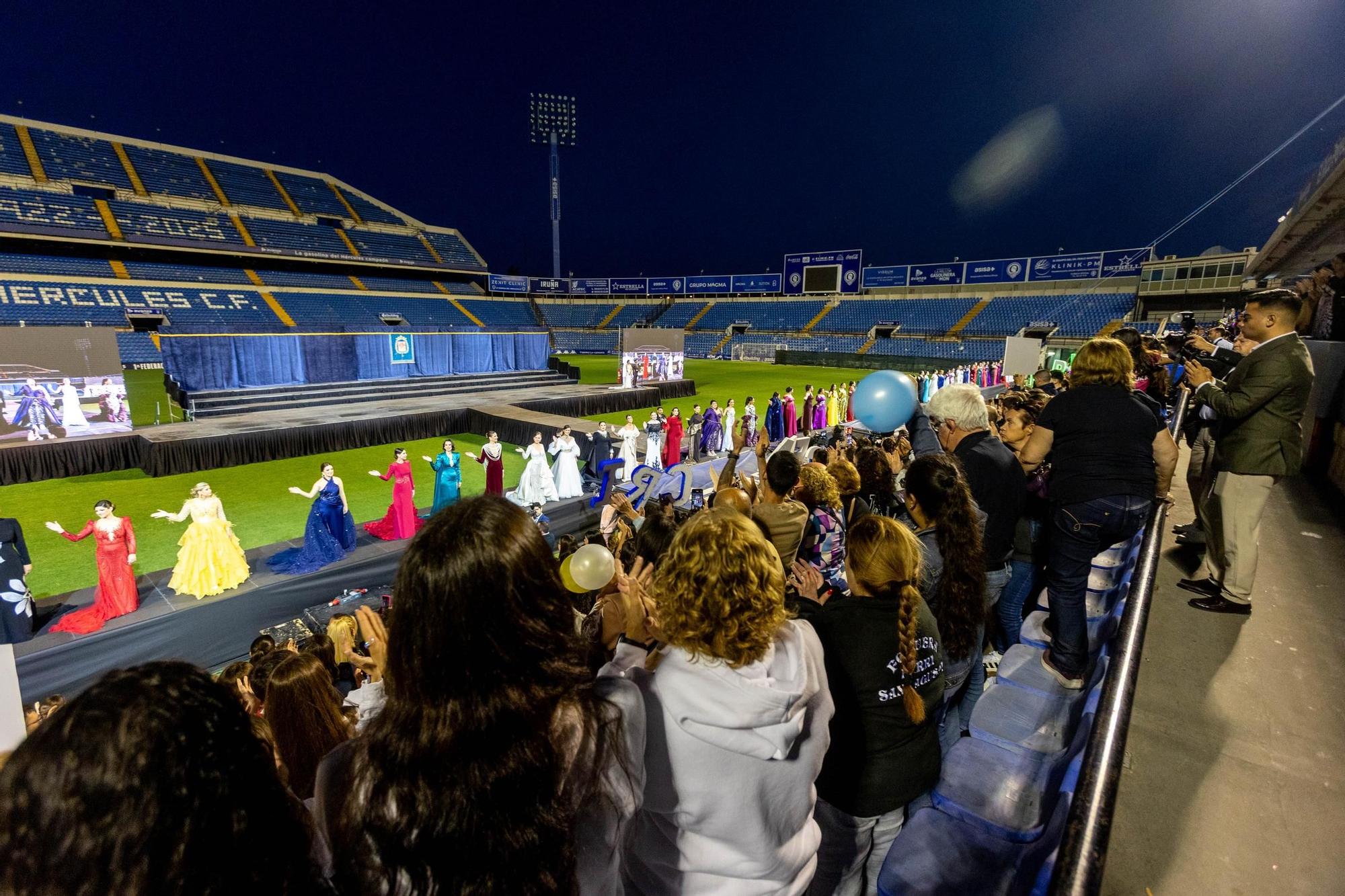 Las candidatas adultas a Bellea del Foc toman el Rico Pérez