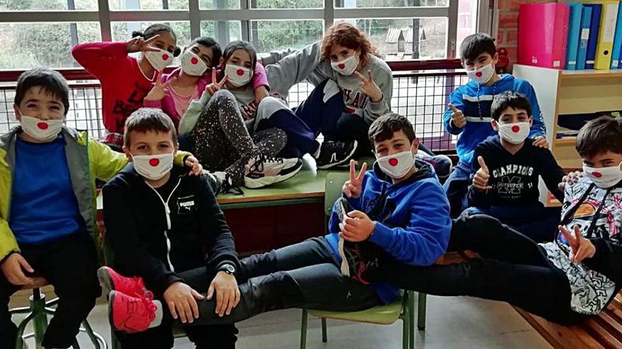 L’escola Joan de Palà de Cardona fa somriure els infants hospitalitzats gràcies a les polseres rialleres | ARXIU PARTICULAR