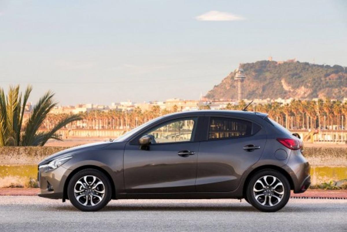 ctv-hzm-mazda2 2015 still 9 screen