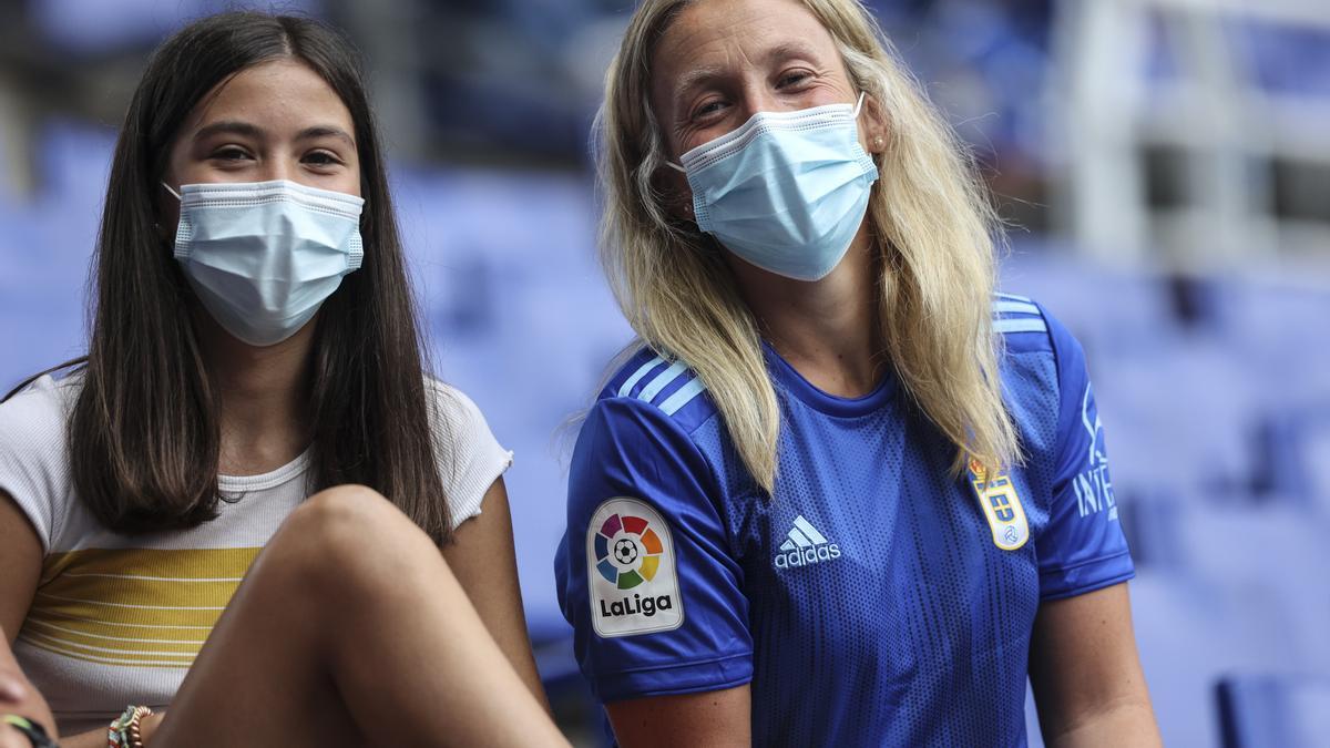 En imágenes: los aficionados del Real Oviedo vuelven al campo