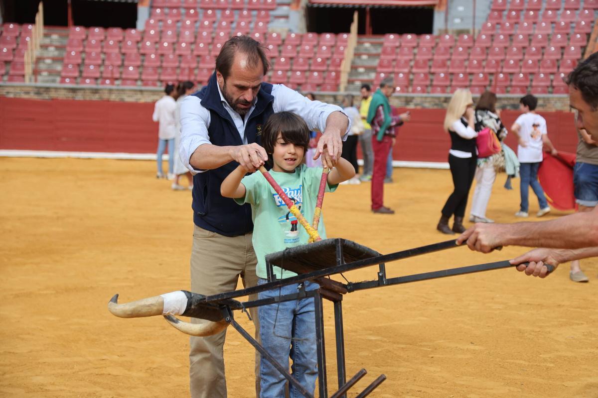 La plaza de los Califas en Córdoba abre el ruedo a la afición para vivir el toreo desde dentro La plaza de los Califas en Córdoba abre el ruedo a la afición para vivir el toreo desde dentro