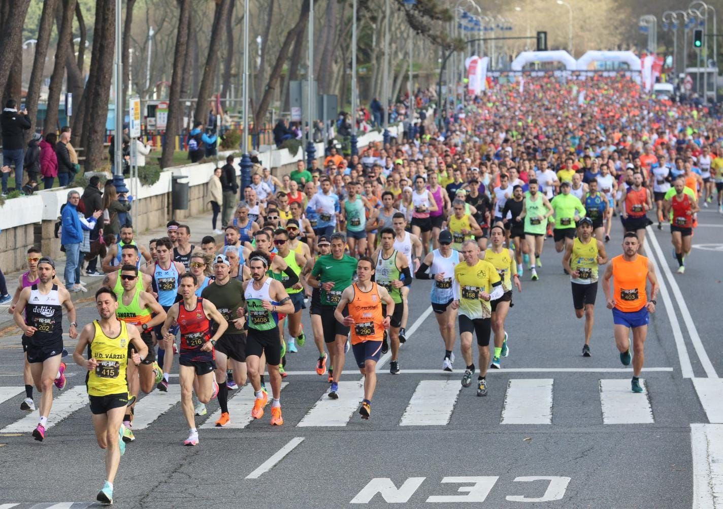 Vig-Bay: 4.000 pares de zapatillas camino de Baiona