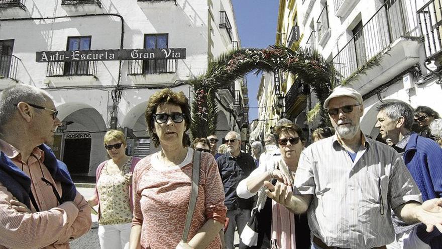 Los hosteleros cacereños hacen su agosto con la bajada de la patrona a la ciudad