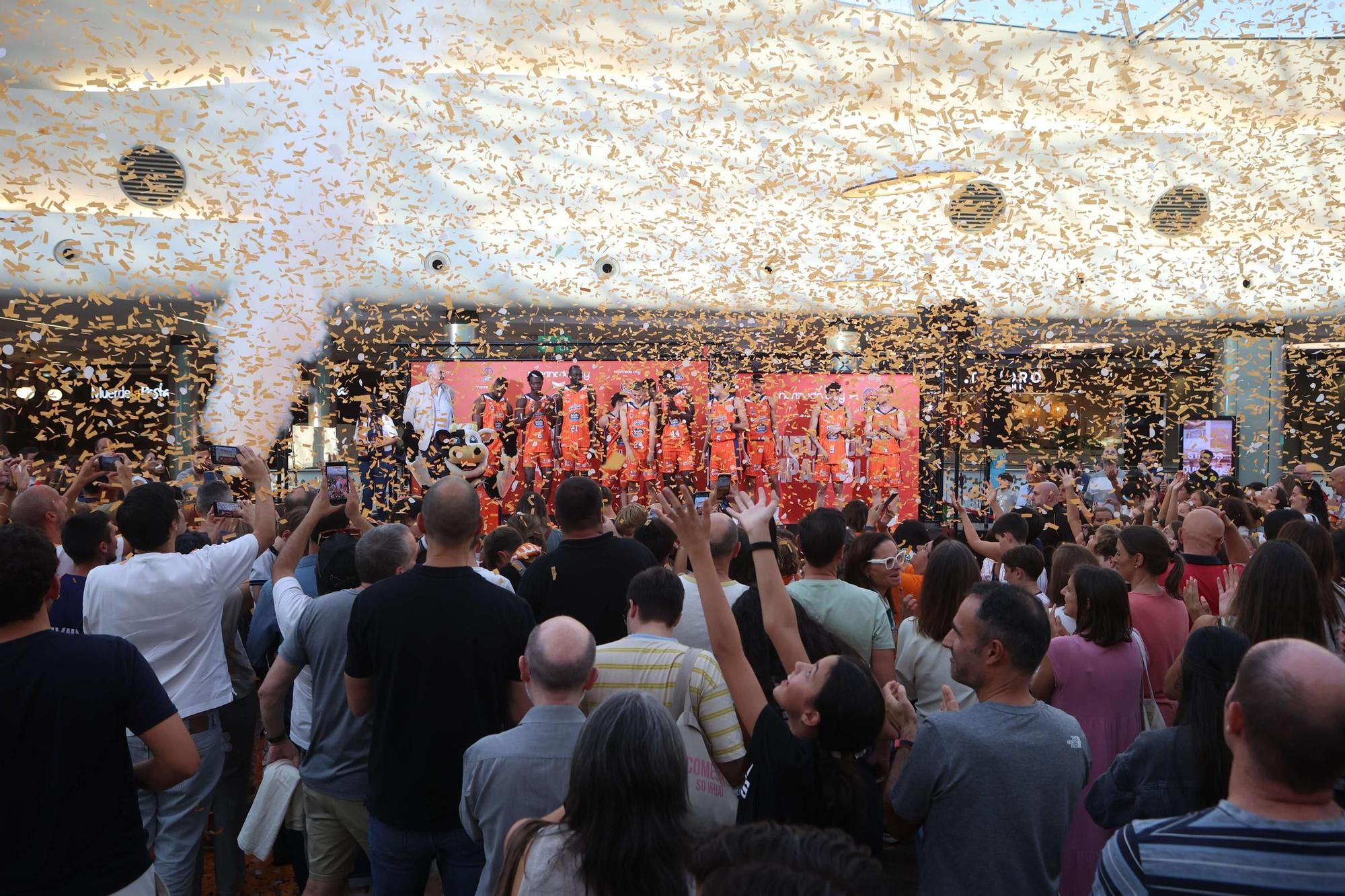 Presentación del equipo del Leyma Coruña en Marineda City