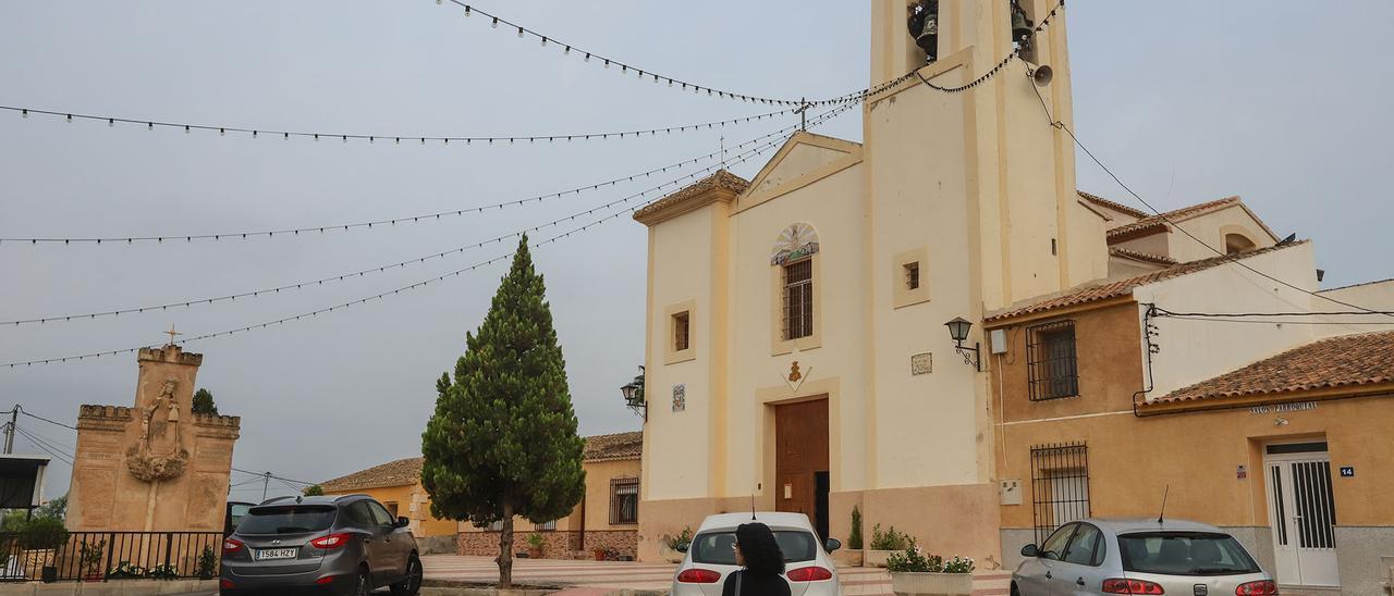 Plaza de la iglesia de la pedanía oriolana de La Matanza