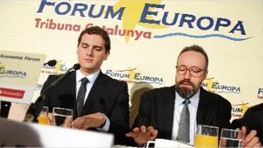 Albert Rivera i Joan Carlos Girauta durant el col·loqui de Nova Economia Forum Barcelona.