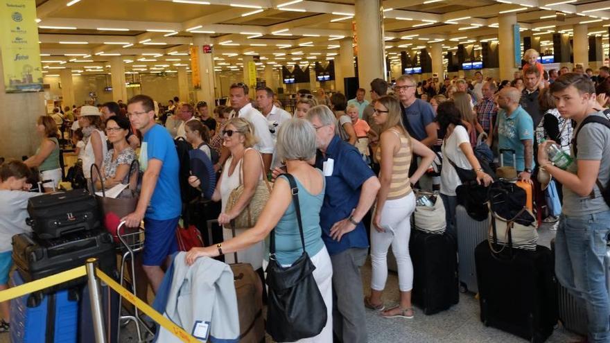 El aeropuerto de Palma cierra 2015 superando su récord histórico de ...