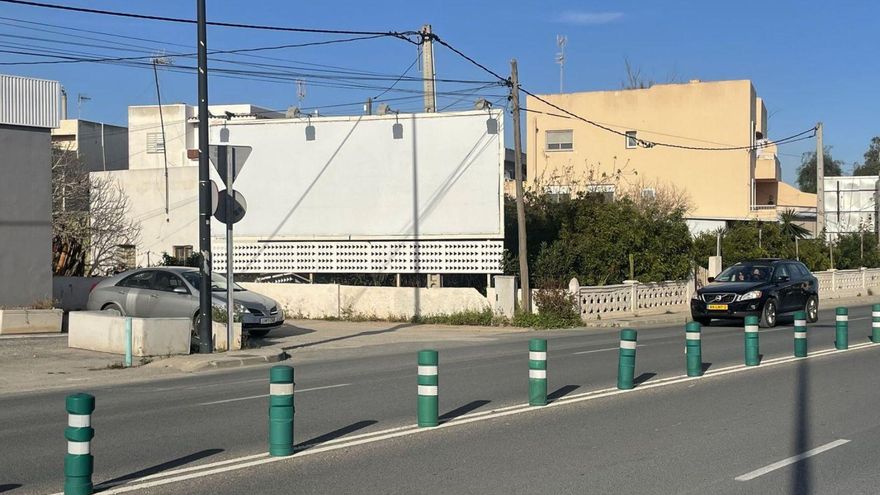 El juzgado rechaza la legalización de dos vallas publicitarias de Ibiza