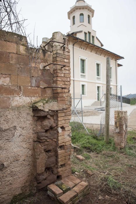 Cavalls i gossos a la torre Lluvià