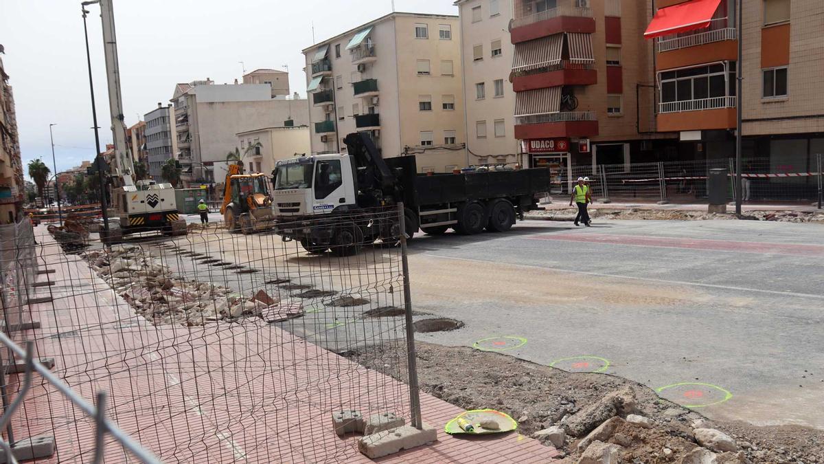 Los trabajos que se están realizando en la avenida Beniardà de Benidorm.