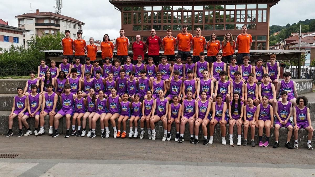 Foto de familia del campus del CB Laviana
