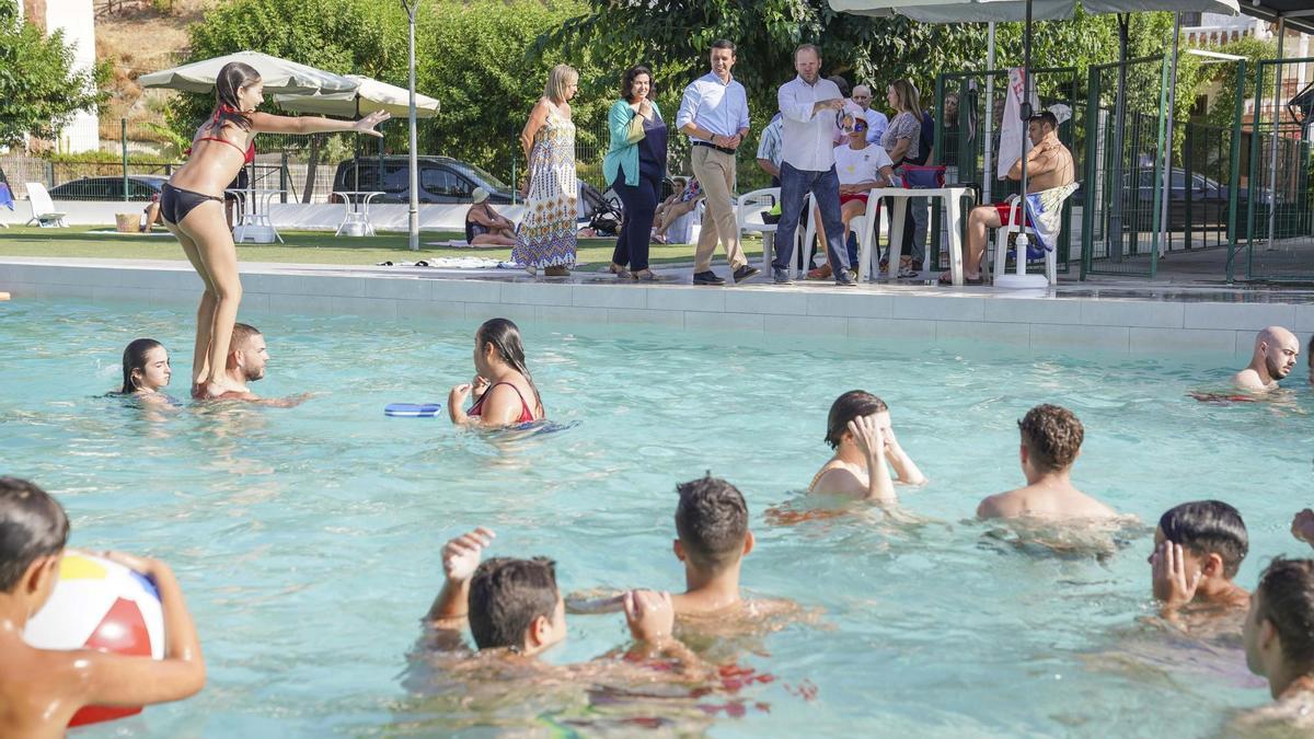 Imagen de archivo de una piscina.