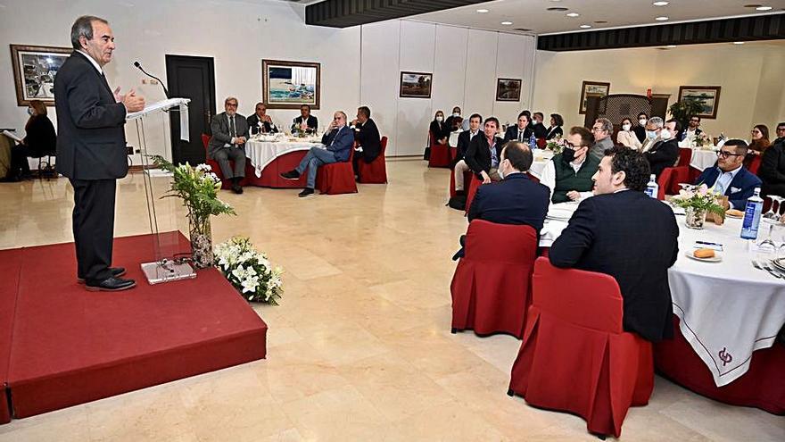 Raúl López, ayer, durante su charla en Foro Empresa.   | // RAFA VÁZQUEZ