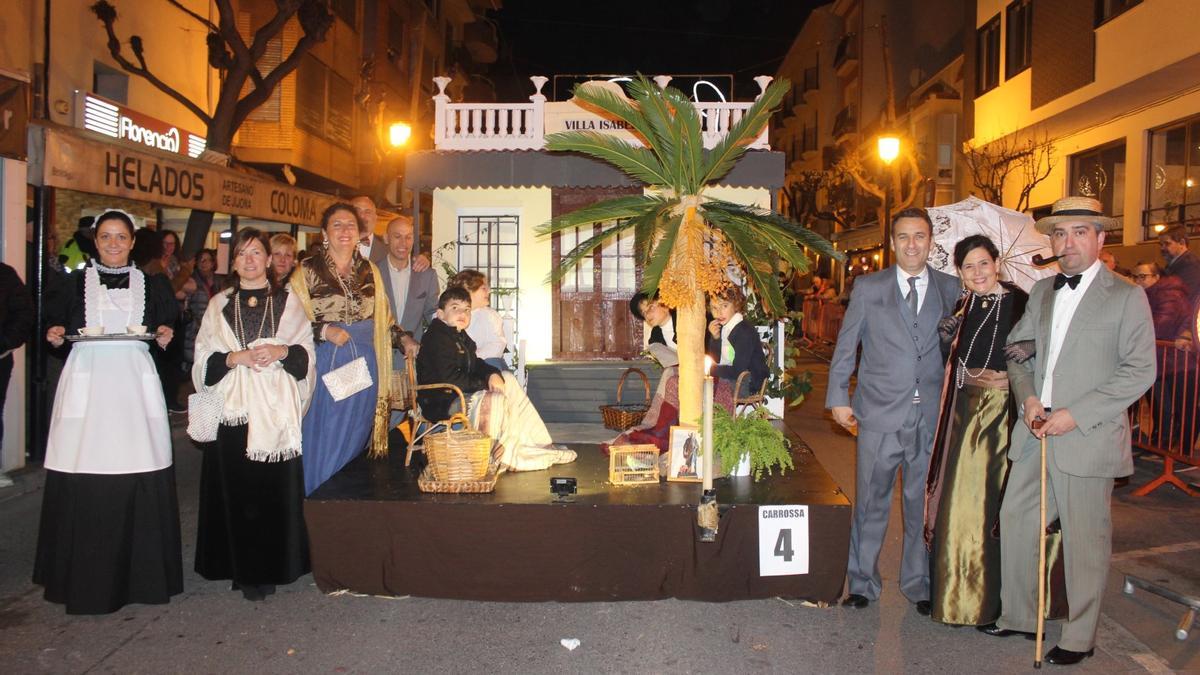 Todas las fotos del desfile de carrozas y las hogueras de Sant Antoni en Benicàssim