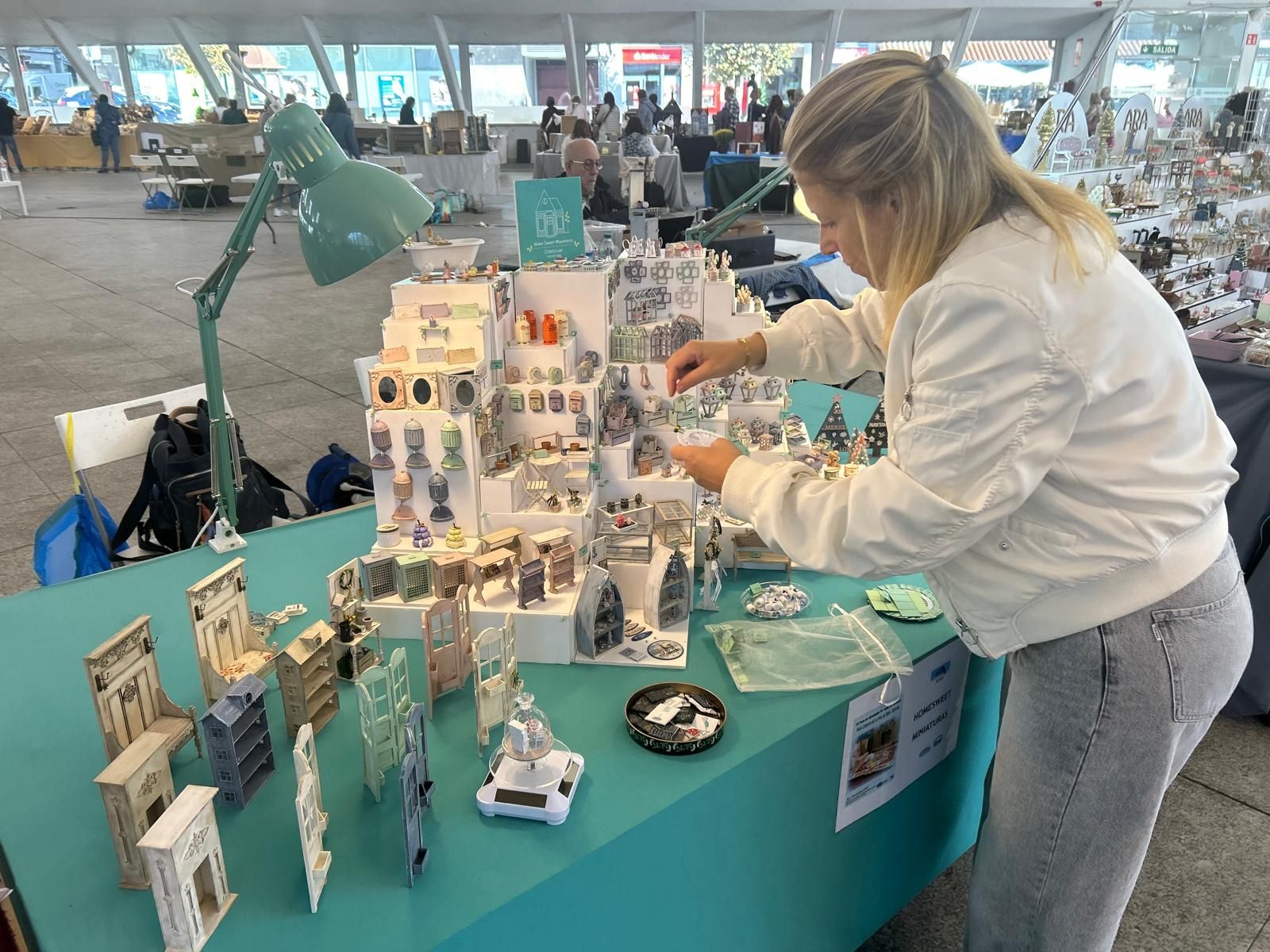 Feria de miniaturas de casas de muñecas en Pola de Siero