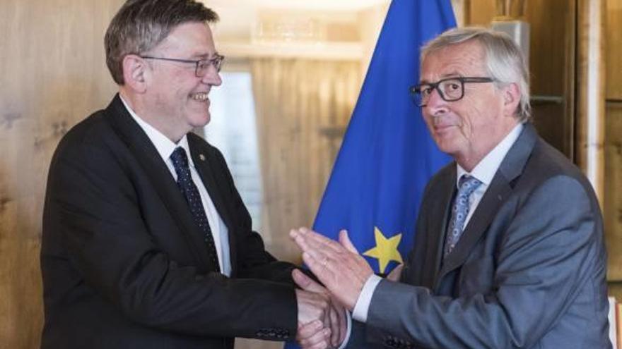 El presidente de la Generalitat, Ximo Puig, durante el encuentro con Juncker, ayer en la sede de la UE en Estrasburgo