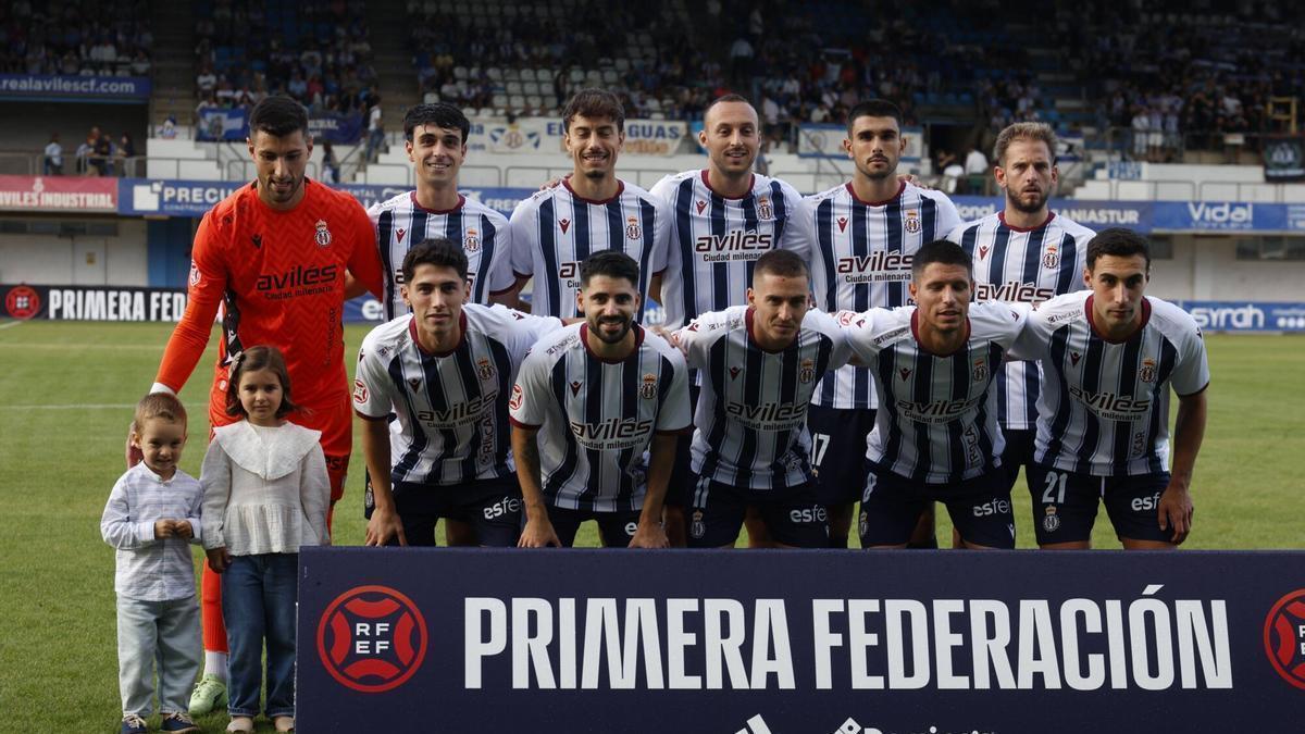 Primer once del Avilés en la nueva temporada, con diez fichajes como titular.