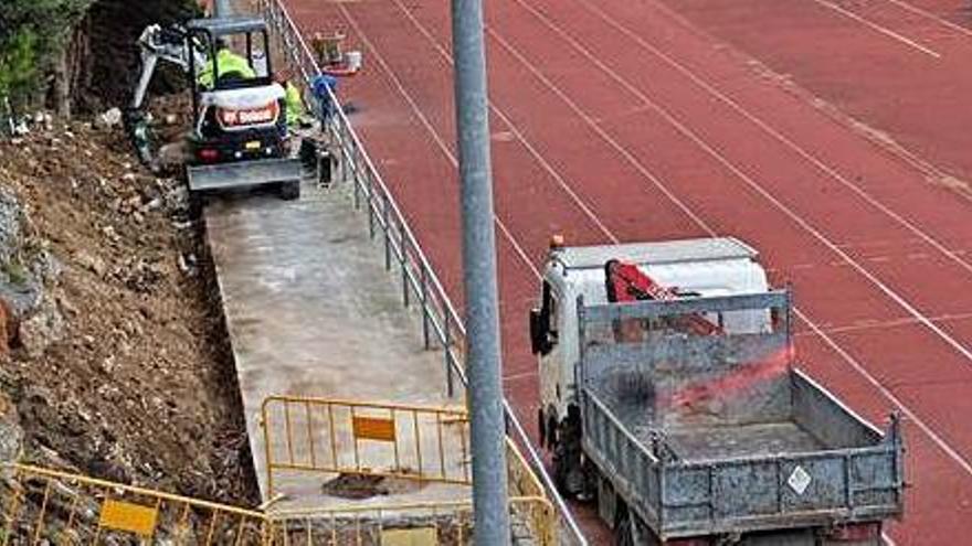 Els treballs de renovació de l&#039;enllumenat de l&#039;estadi Albert Gurt.