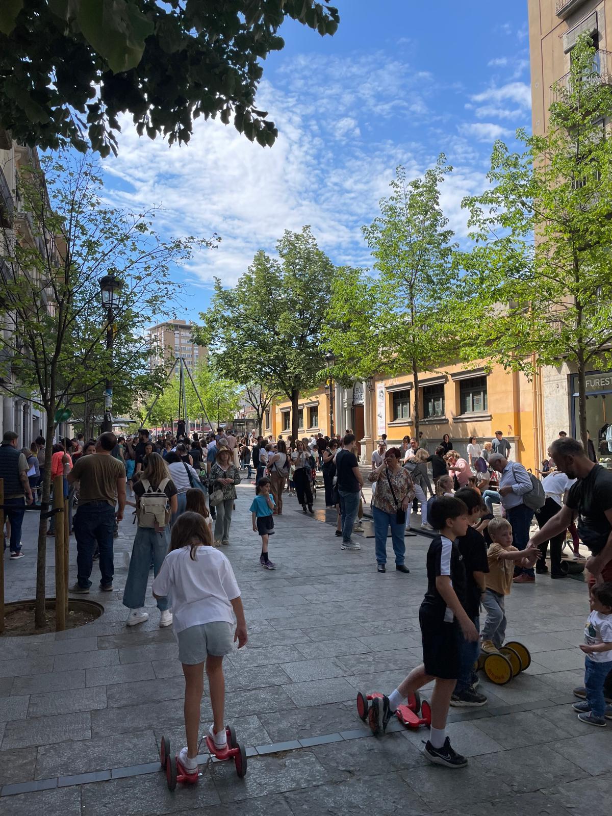 Diumenge de circ i música a la Rambla per les Festes de Primavera