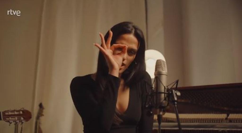 Chanel Terrero en su versión acústica de 'SloMo'