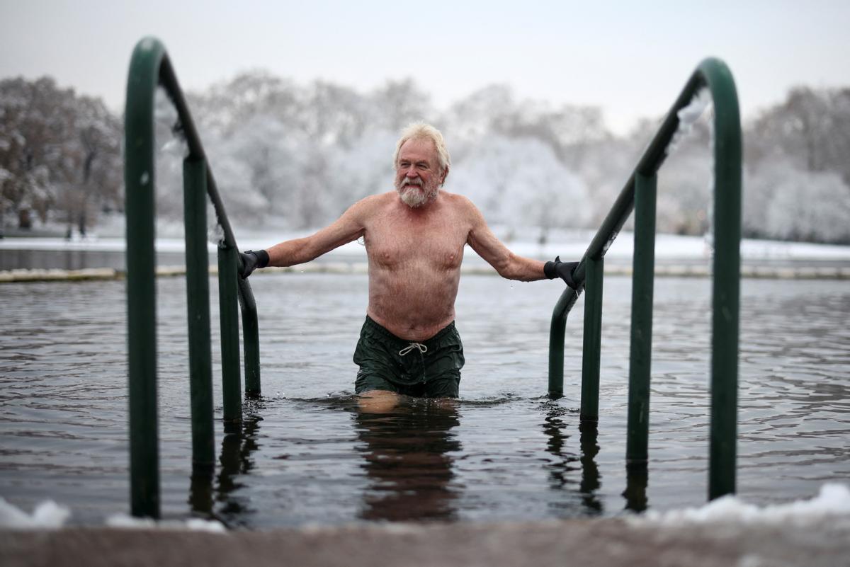 Baños helados en el lago Serpentine, en Londres