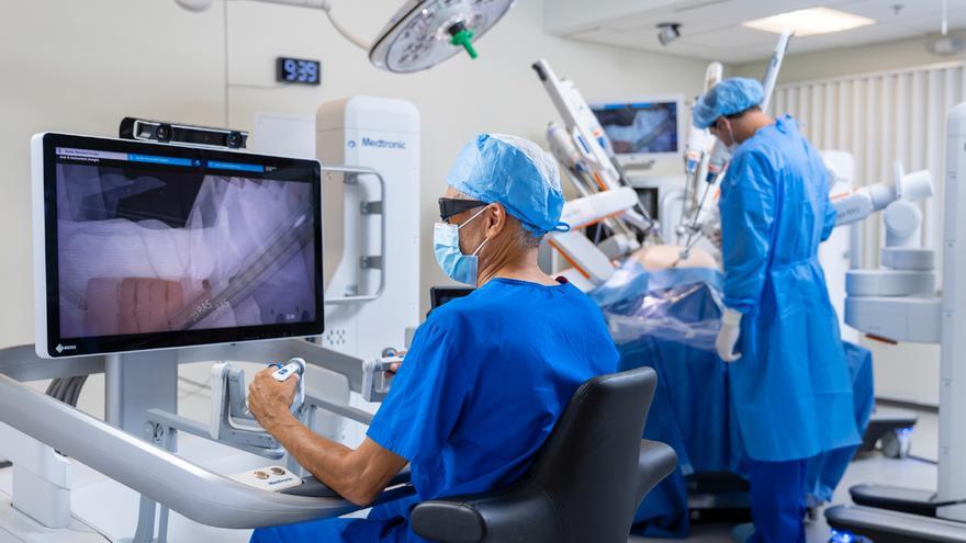 La cirugía robótica más avanzada llega a Canarias de la mano de Hospitales Universitarios San Roque y GUA Gabinete de Urología y Andrología